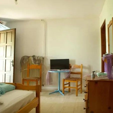 Paradeisos Flatlet With Garden View Áyios Dhimítrios