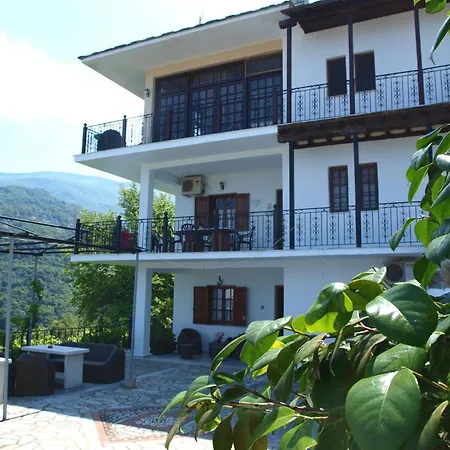 Paradeisos Flatlet With Garden View